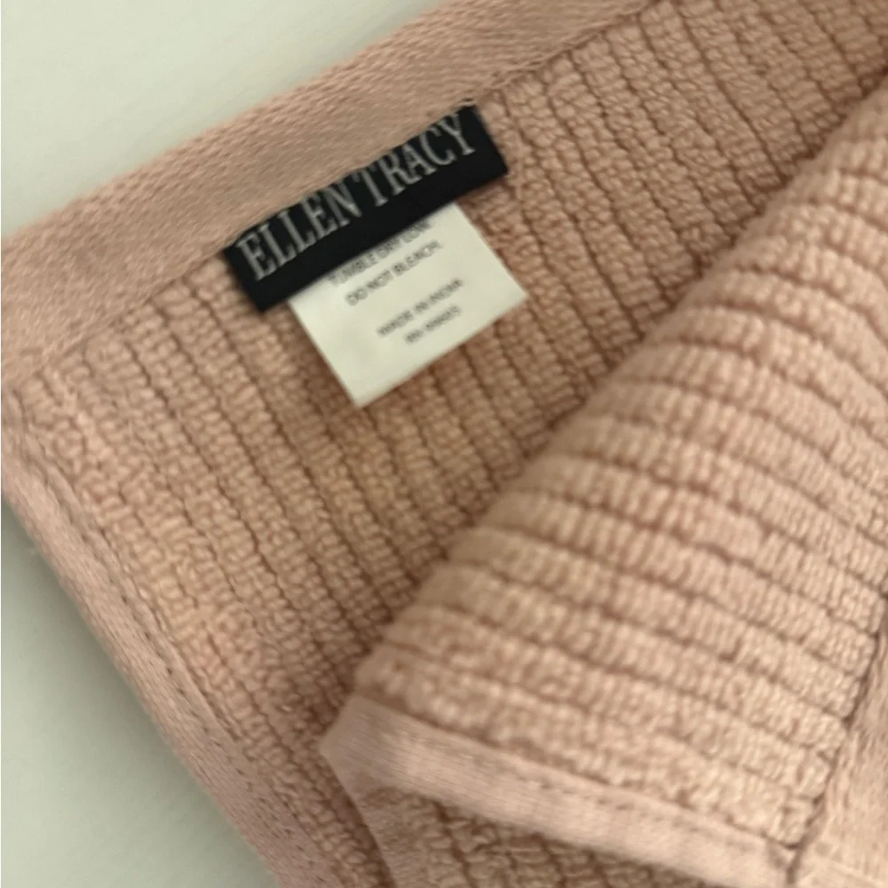 NWT pink comfy ellen tracy hand towel and 2 wash cloths